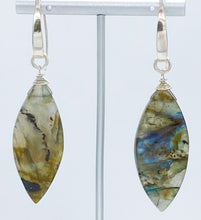 Load image into Gallery viewer, Labradorite and silver earrings
