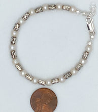 Load image into Gallery viewer, Pearl and silver bracelet

