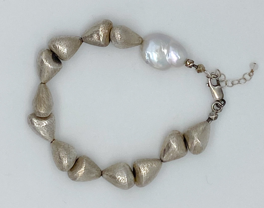 Silver and pearl bracelet