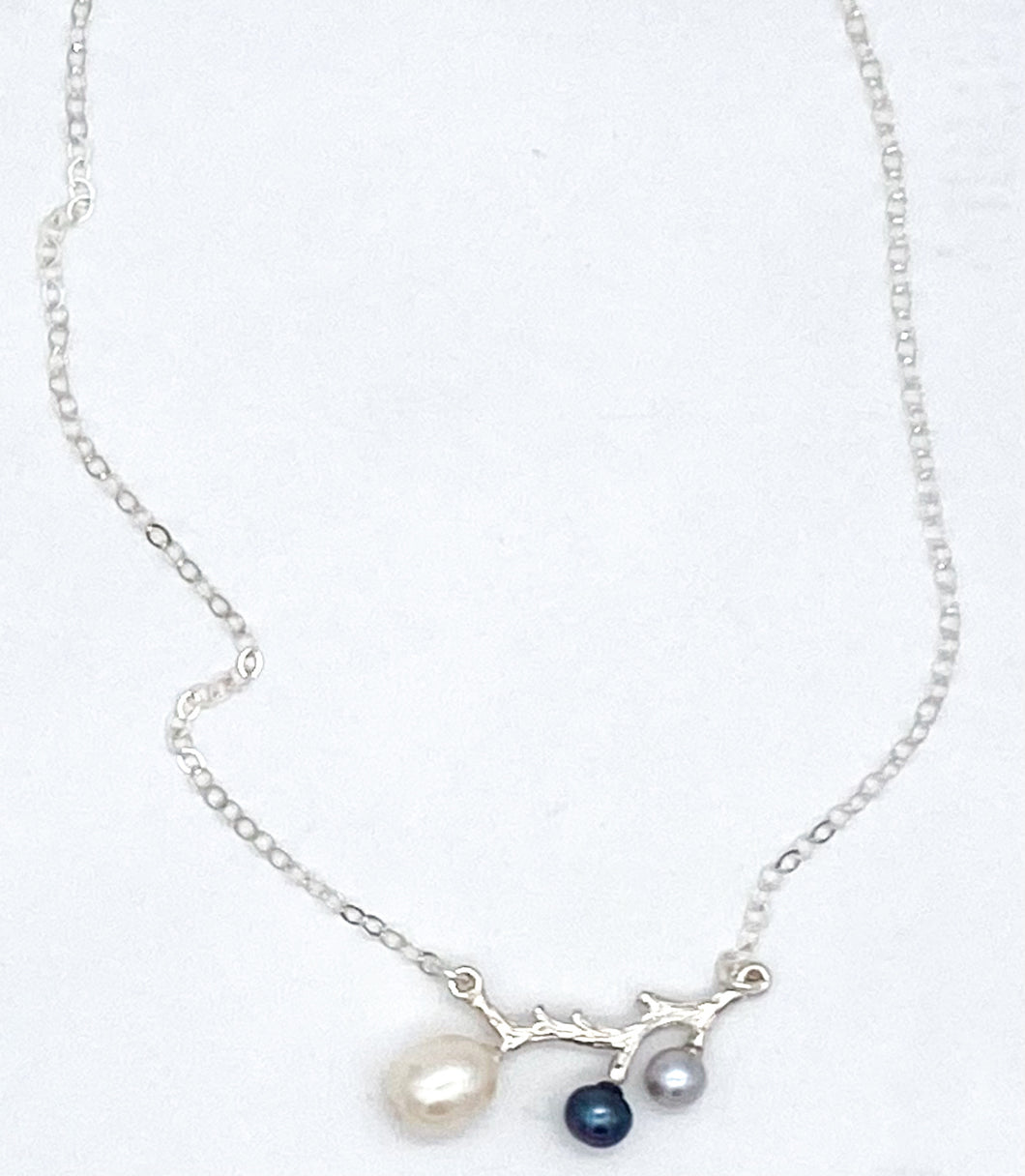 Pearl and silver necklace