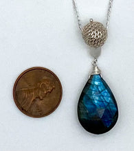 Load image into Gallery viewer, Labradorite necklace
