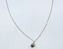 Load image into Gallery viewer, Pearl necklace
