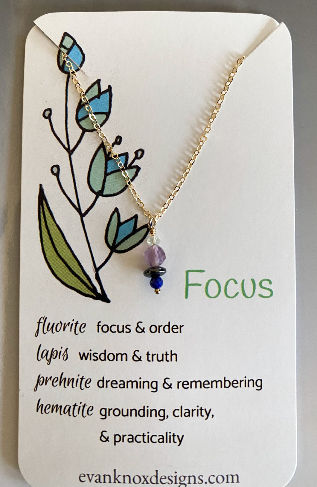 Focus necklace in gold