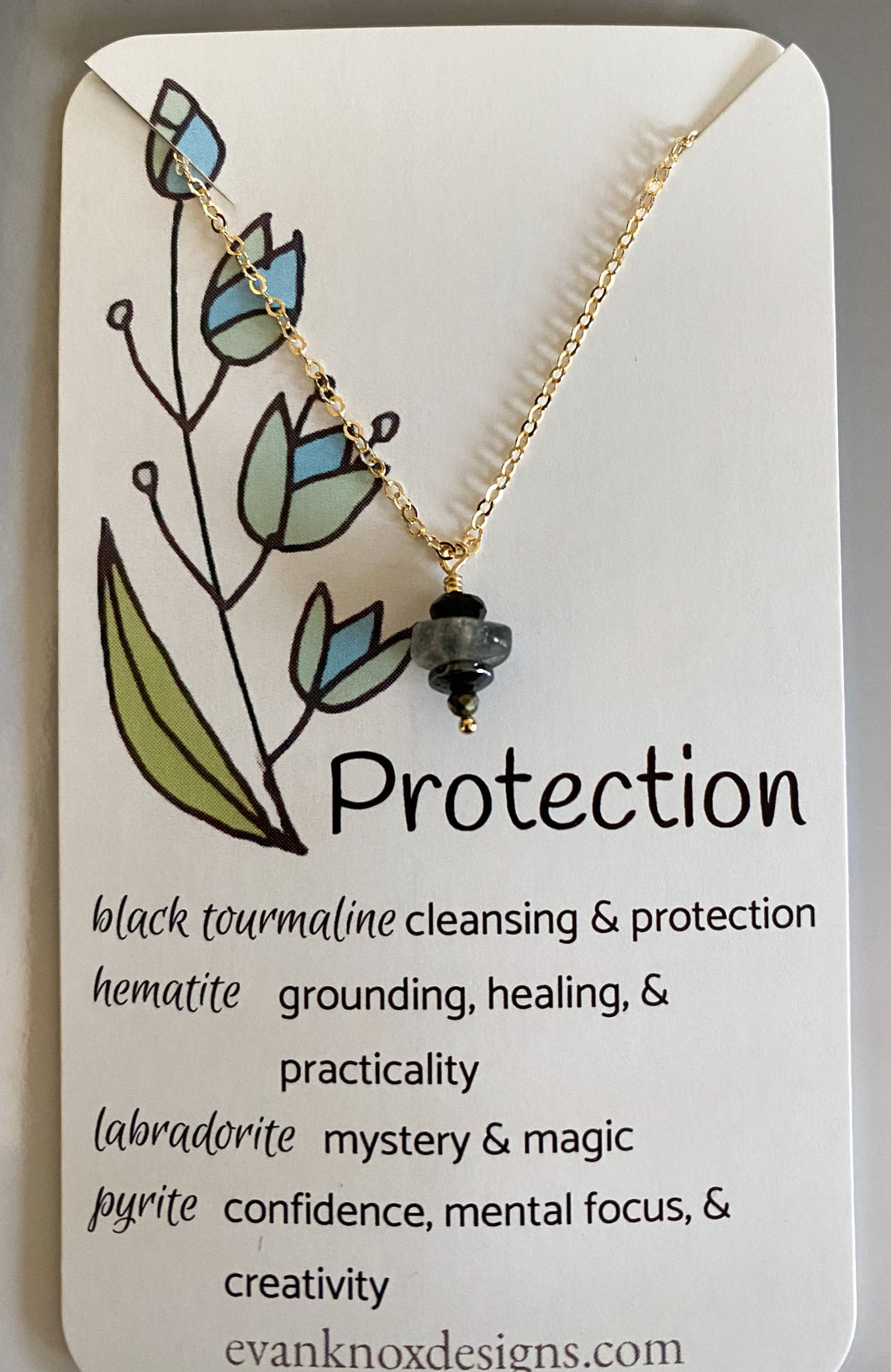 Protection necklace in gold